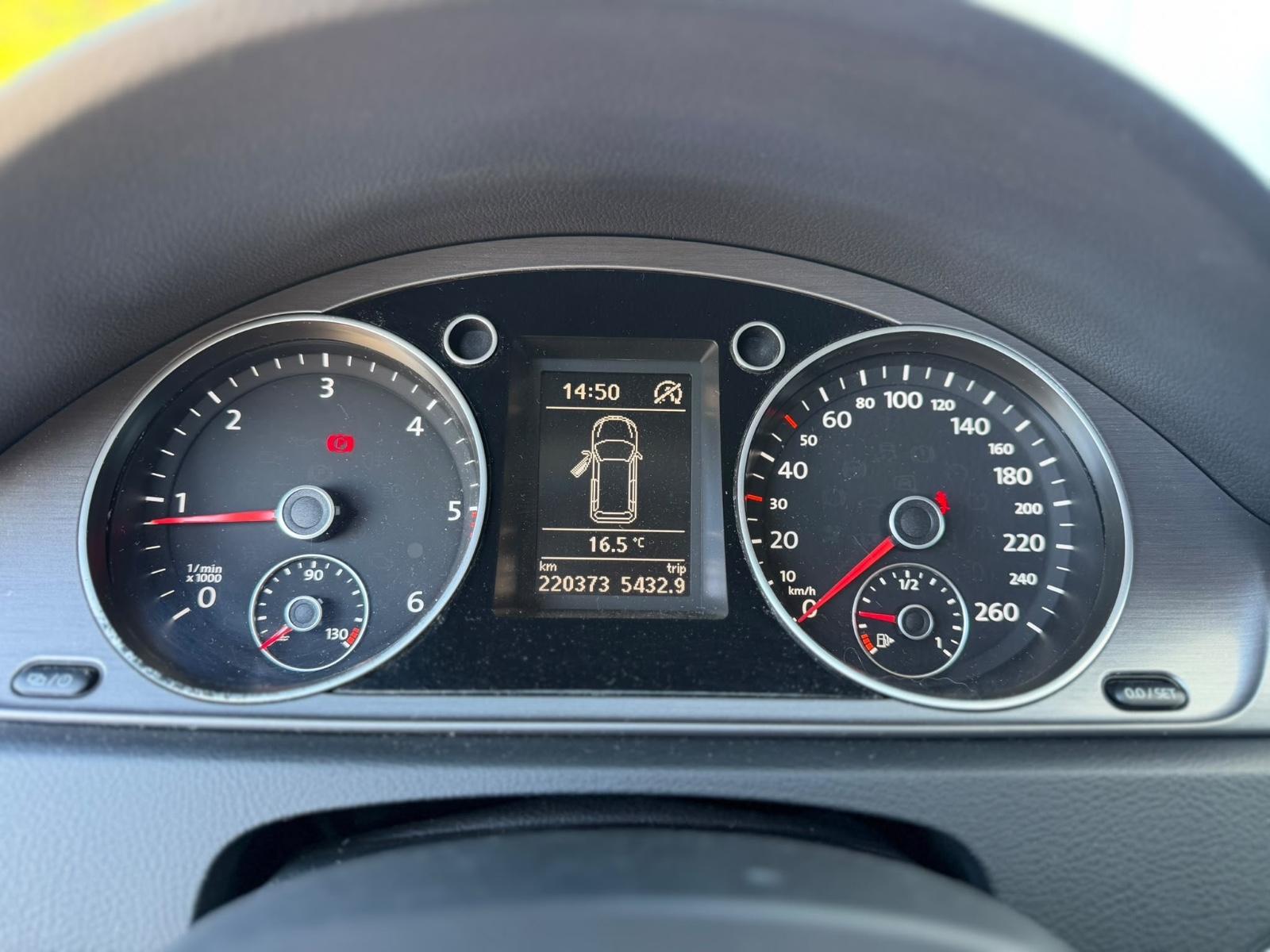 Volkswagen Passat 2013 — photo 12