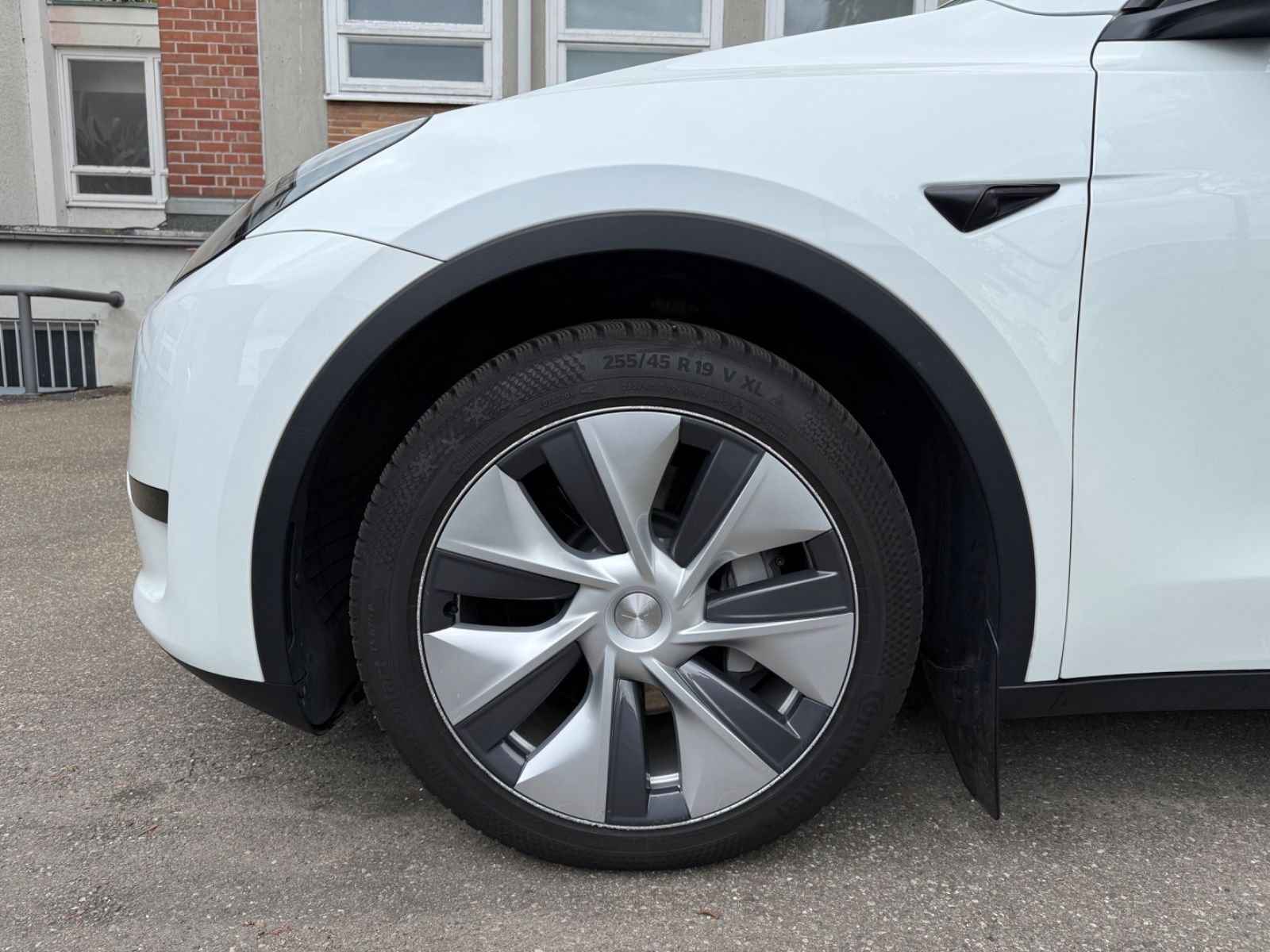 Tesla Model Y Basis RWD AHK Mwst. Garantie Finanz.4,69 foto 7