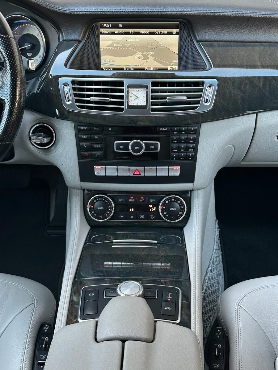 Mercedes-Benz CLS Shooting Brake 350 CDI V6 265 ch BVA 4Matic / Cuir / Sièges massants / Toit ouvrant / Suspension pneumatique