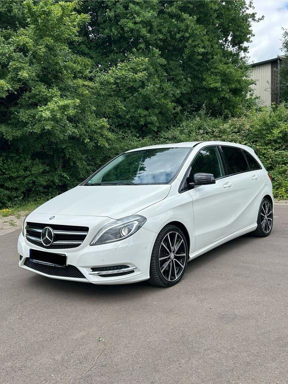 Mercedes-Benz B 180