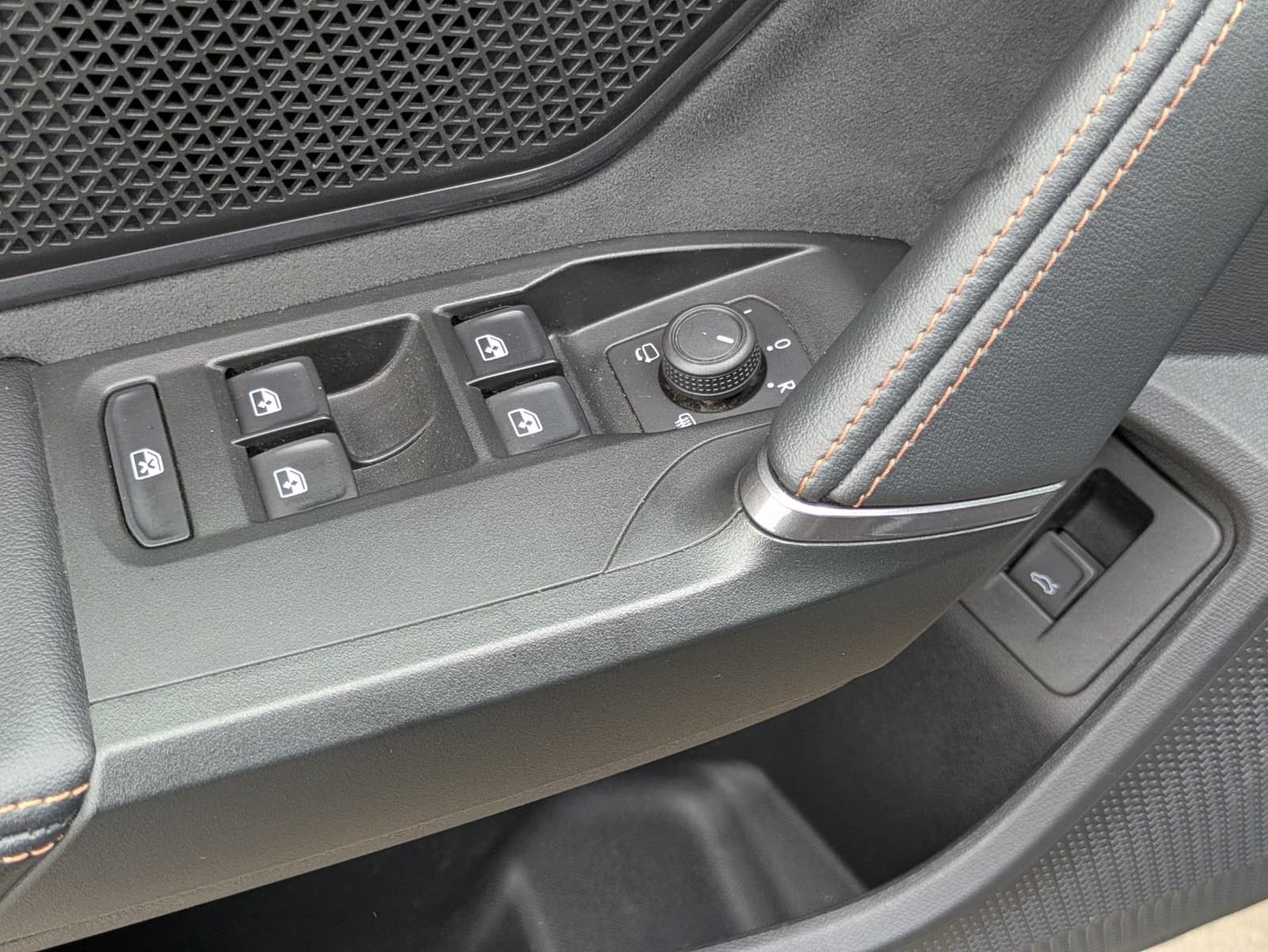 Fahrzeugabbildung CUPRA Formentor 1.5 eTSI PANO*MATRIX*SENNH.*DINAM*360°