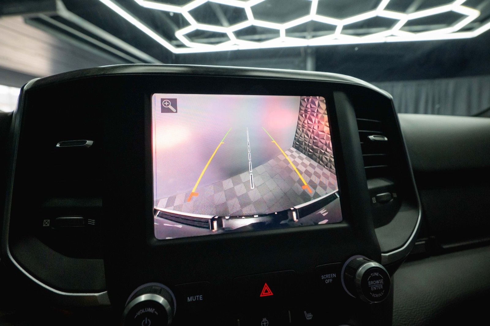 Fahrzeugabbildung Dodge RAM 5.7 V8 HEMI 4x4 OFFROAD Night-Paket *LED*