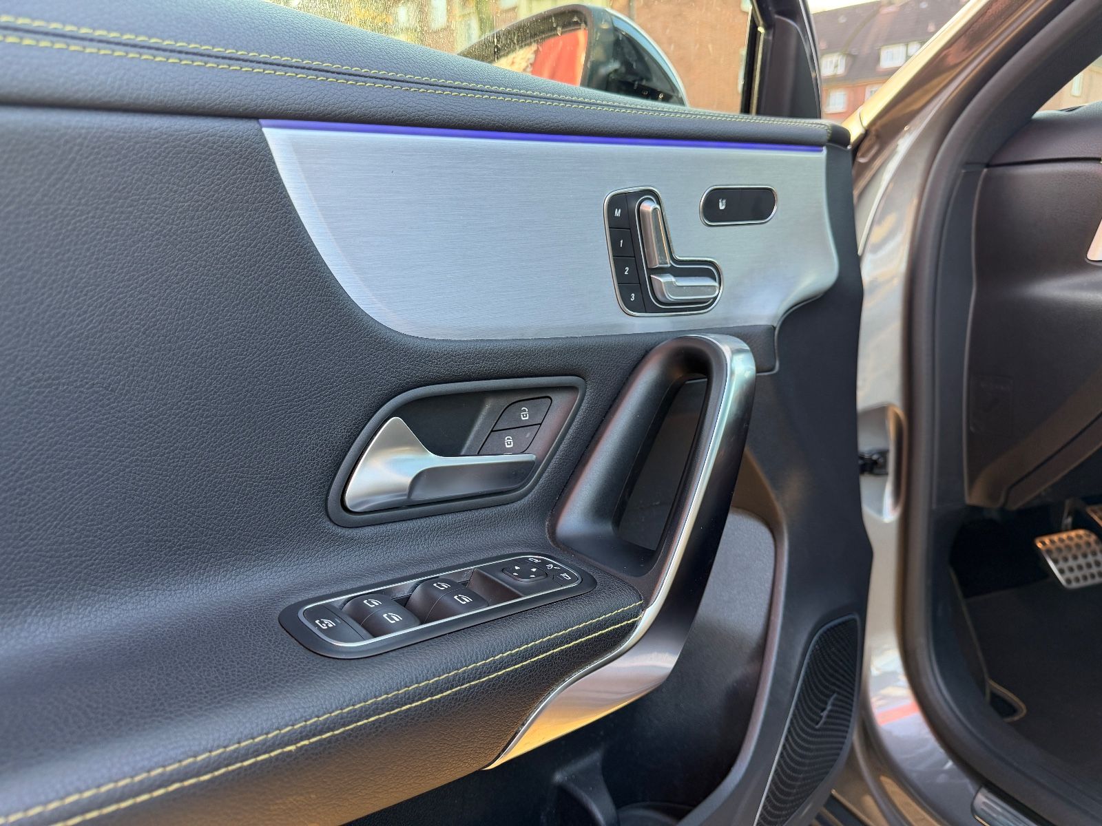 Fahrzeugabbildung Mercedes-Benz A 250 4Matic AMG Edition 1 JUNGESTERNE*PANO*MEMO