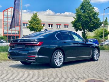BMW 740 - 4