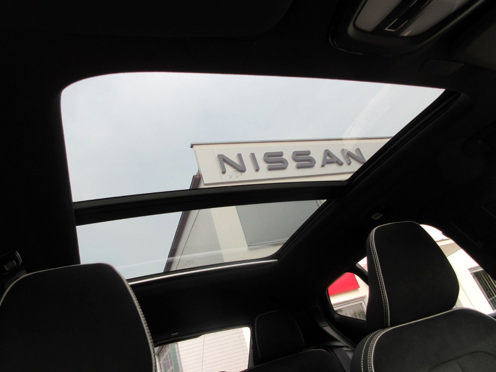 Fahrzeugabbildung Volvo XC 40 Plus Dark 2WD
