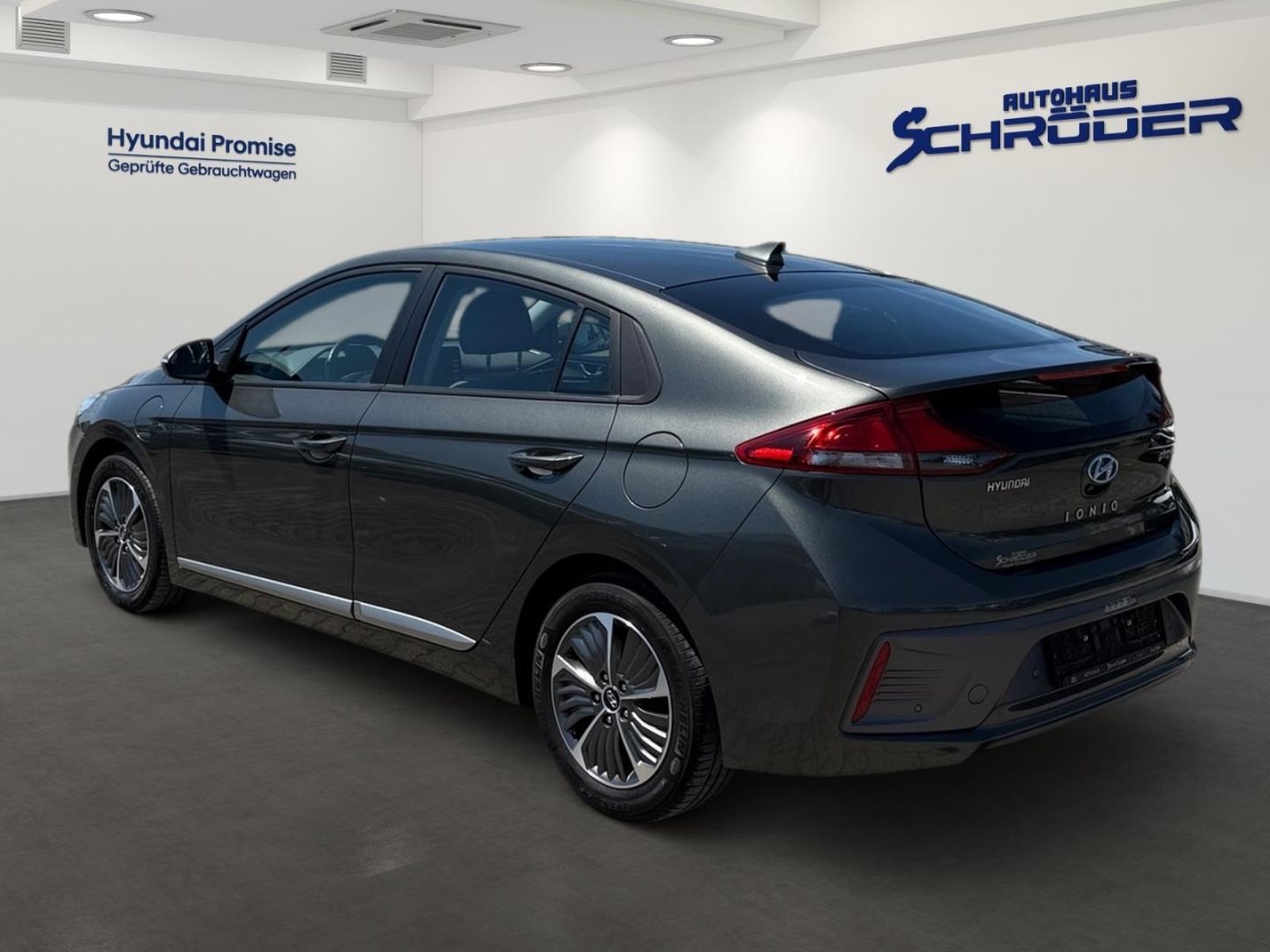 Fahrzeugabbildung Hyundai IONIQ Plug-in Hybrid Trend  Rückfahrkamera