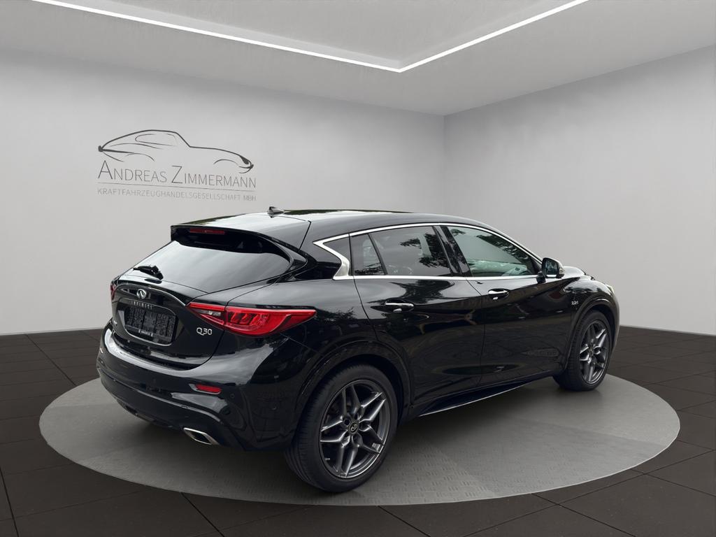 Infiniti Q30