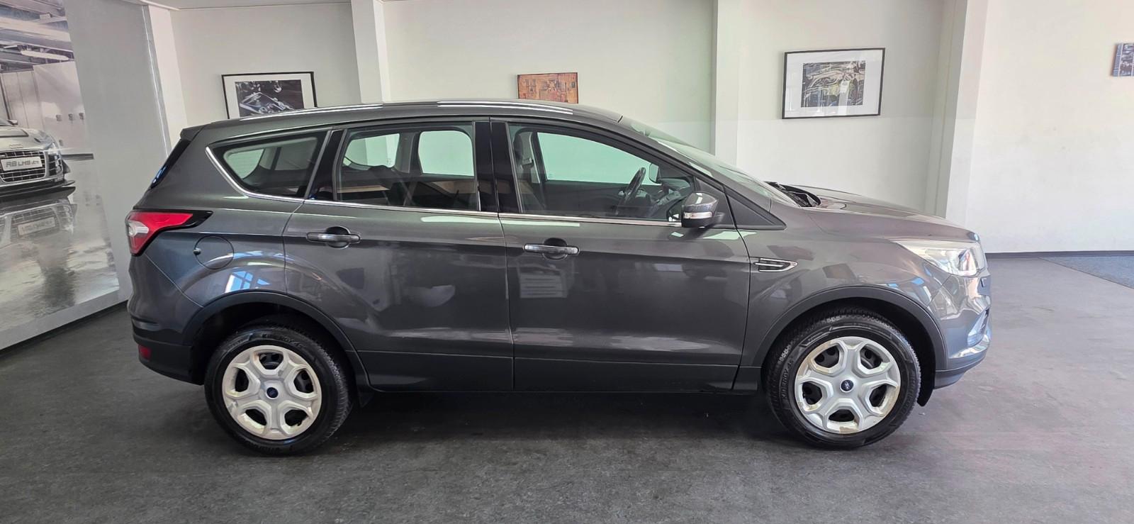 Ford Kuga 1,5 Trend 96.000 km AHK TÜV 05/2028