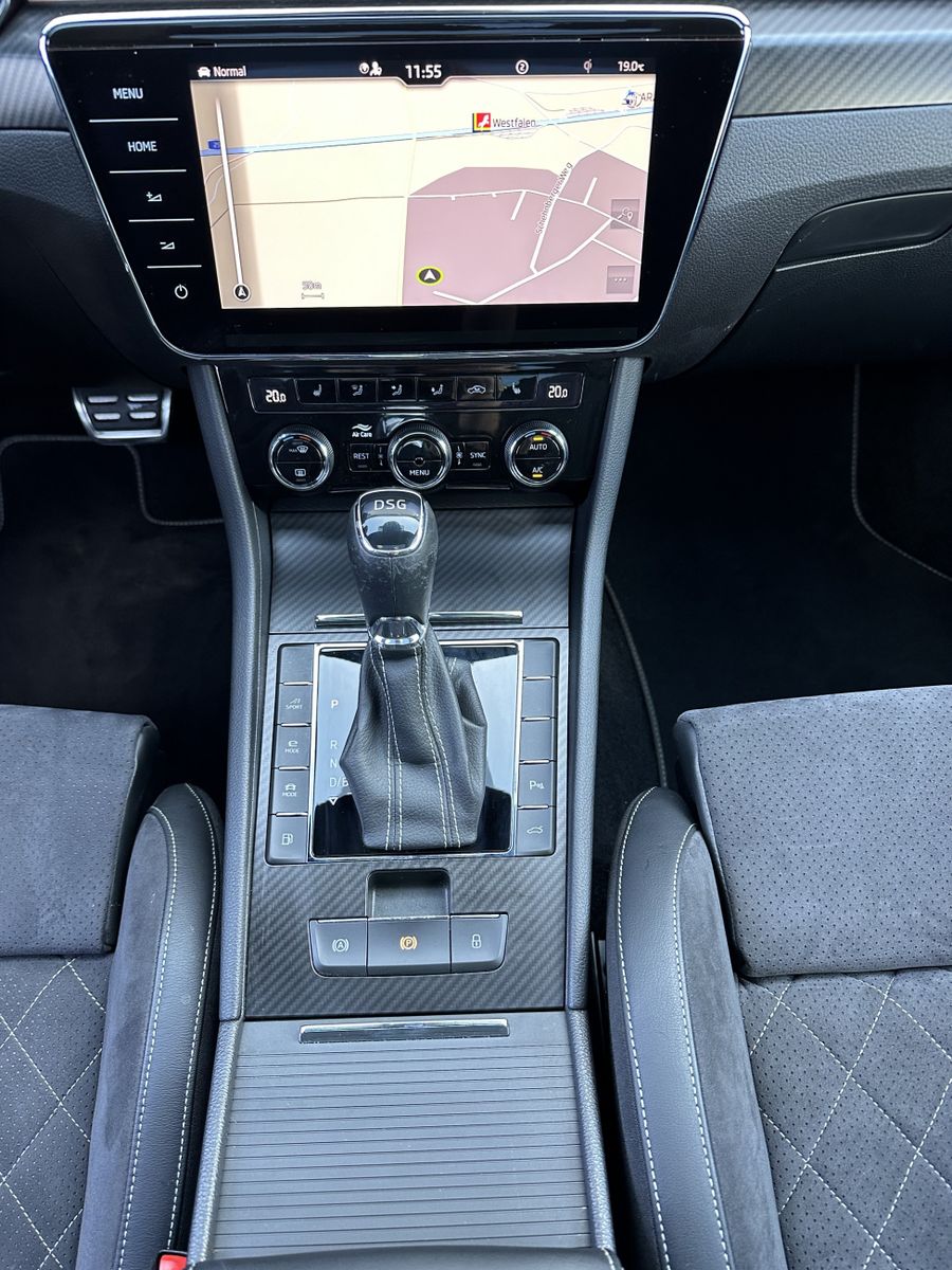 Fahrzeugabbildung SKODA Superb Combi iV 1.4 TSI DSG Sportline NAV+LED+VC