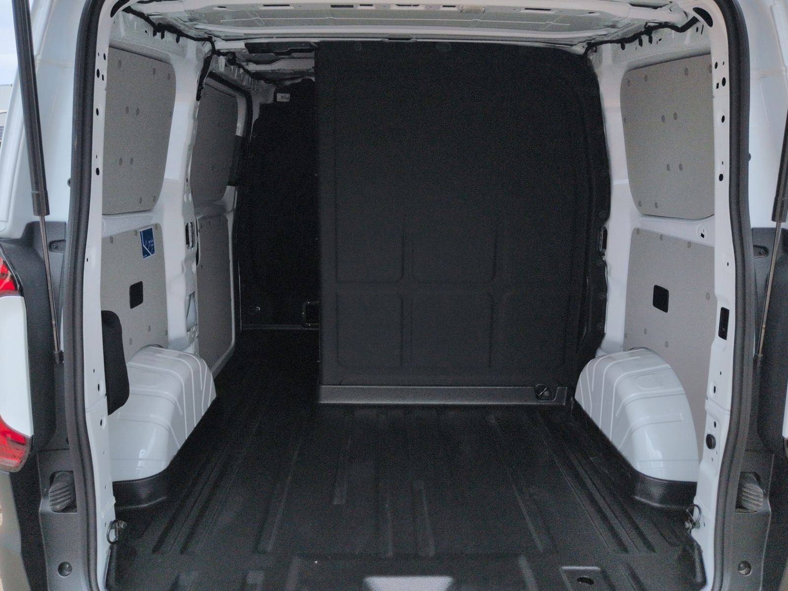 T7 e-Transporter mit L-Trennwand LED NAVI ALU
