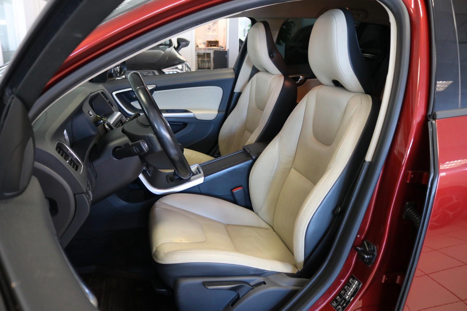 Volvo V60 2011 — photo 18