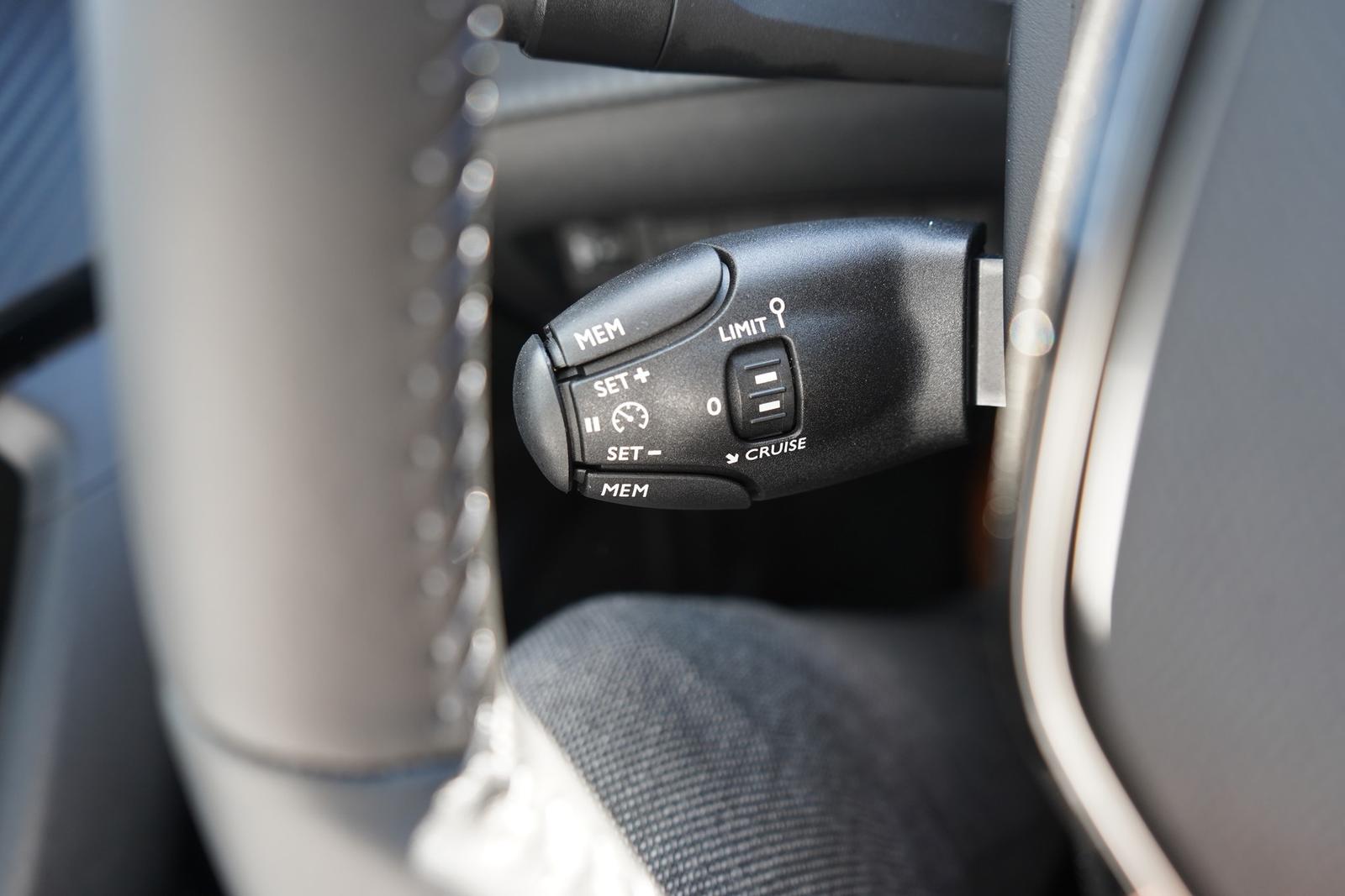 Peugeot 2008 1.2 PureTech LED Navi Tempomat