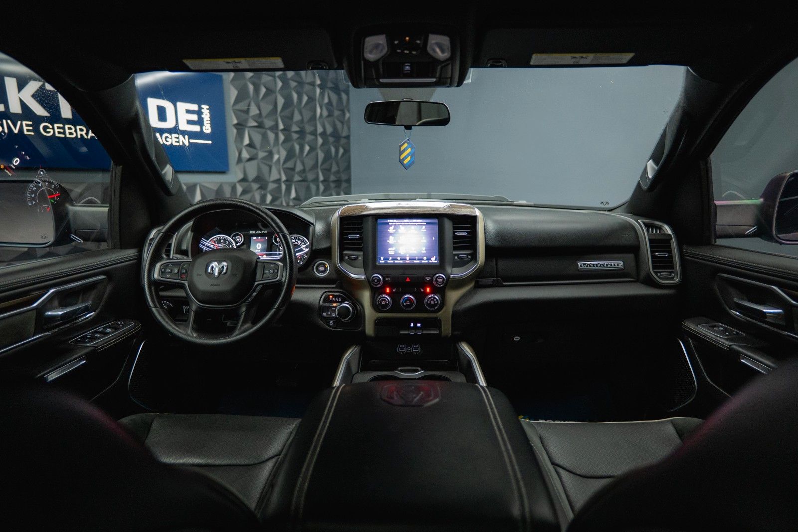 Fahrzeugabbildung Dodge RAM 3.6 V6 4x4 OFFROAD LARAMIE BLACK EDITION LED