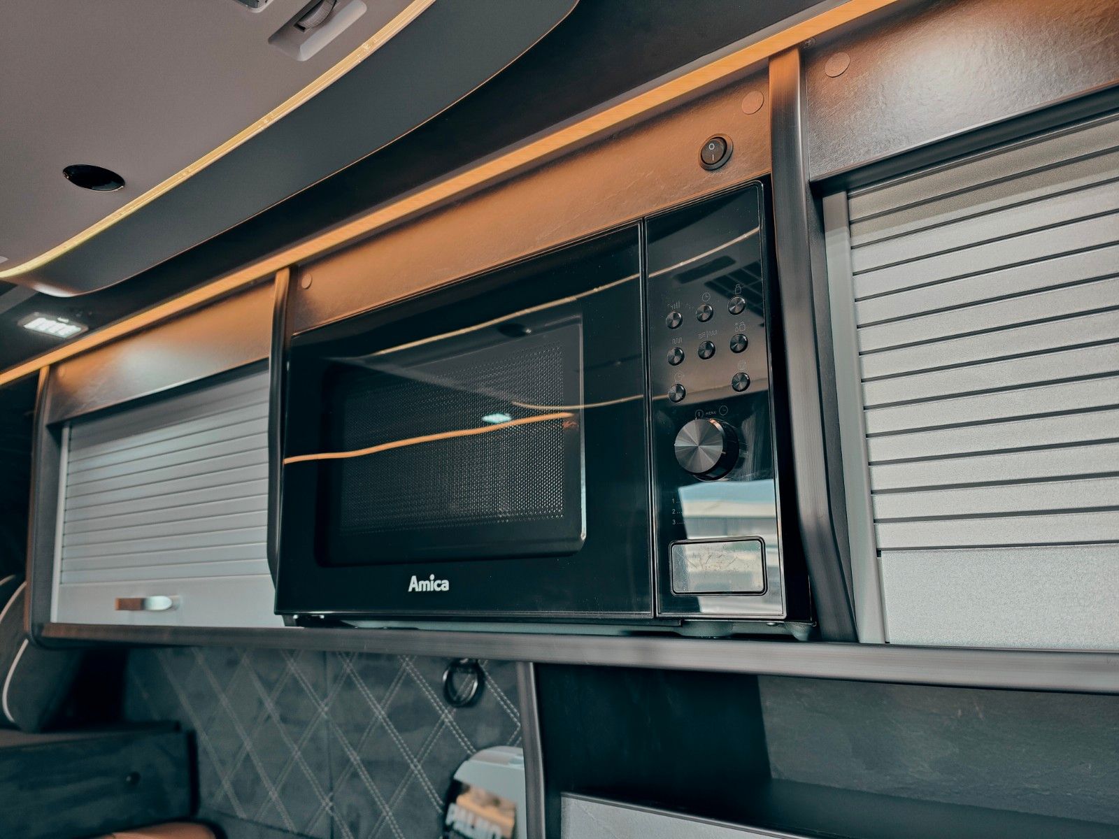 Fahrzeugabbildung Mercedes-Benz X-CROSSVAN  RWD #stealthcamper