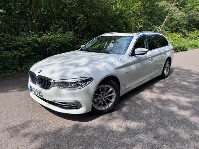 BMW 520d Touring Luxury Pano LED HuD Innov Kamera