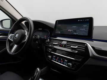 Fahrzeugabbildung BMW 520d xDr Tour AHK HUD HIFI ACC Komfortzug.