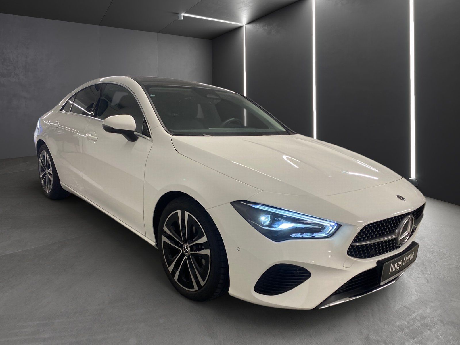 Fahrzeugabbildung Mercedes-Benz CLA 180 Progressive*Pano*AHK*Kamera*LED*CarPlay*