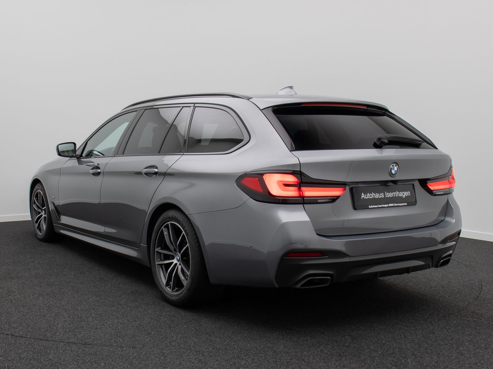 Fahrzeugabbildung BMW 530d xD M Sport Kamera HUD DAB H/K AHK ACC Alarm
