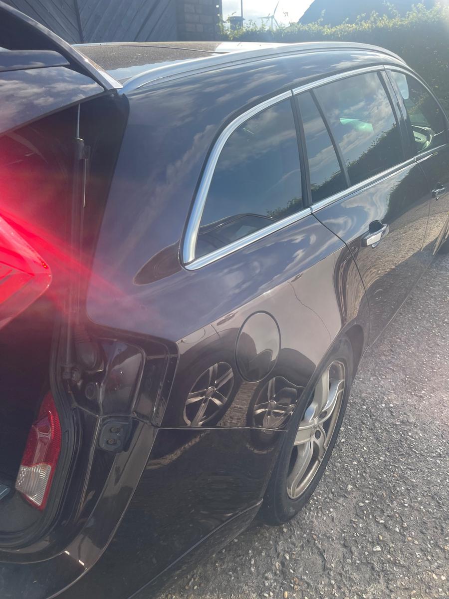 Opel Insignia 2011 — салон