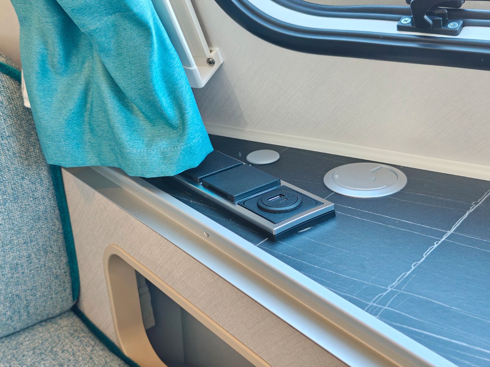 Fahrzeugabbildung HYMER / ERIBA / HYMERCAR Touring 630 Harbour Blue - JETZT 6.719€ SPAREN !