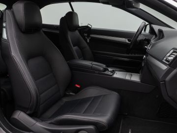 Fahrzeugabbildung Mercedes-Benz E 200 Cabrio LED Sitzhzg Navi PDC Tempomat Leder