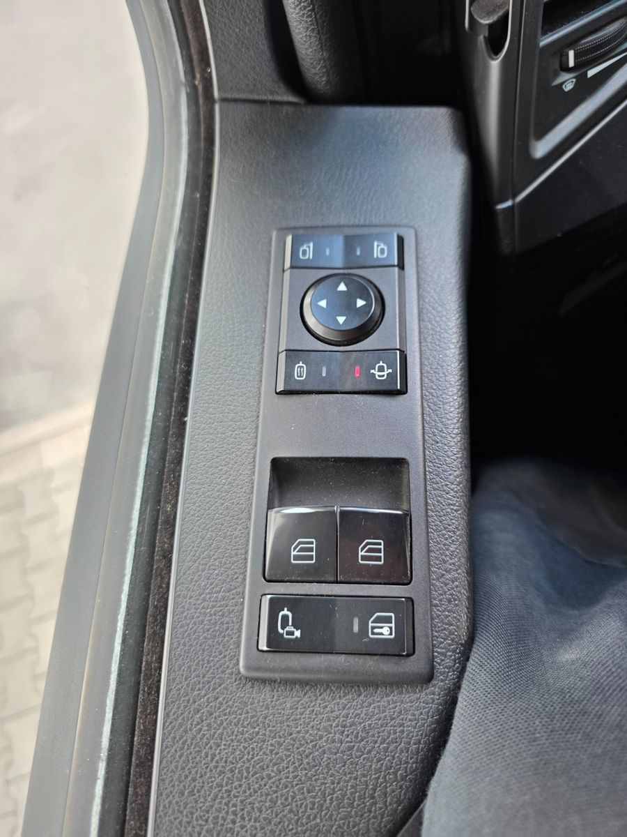 Fahrzeugabbildung Mercedes-Benz Actros 1843 LS 4x4 HAD Kipphydraulik 4 STÜCK