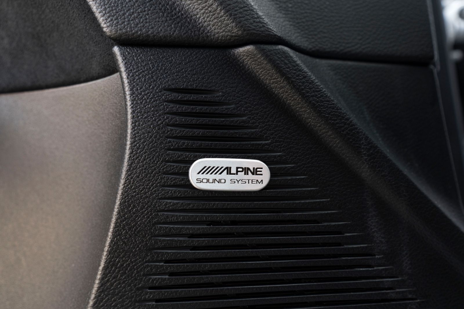 Fahrzeugabbildung Dodge Challenger 6,4L SCAT PACK ALPINE CARPLAY KAM