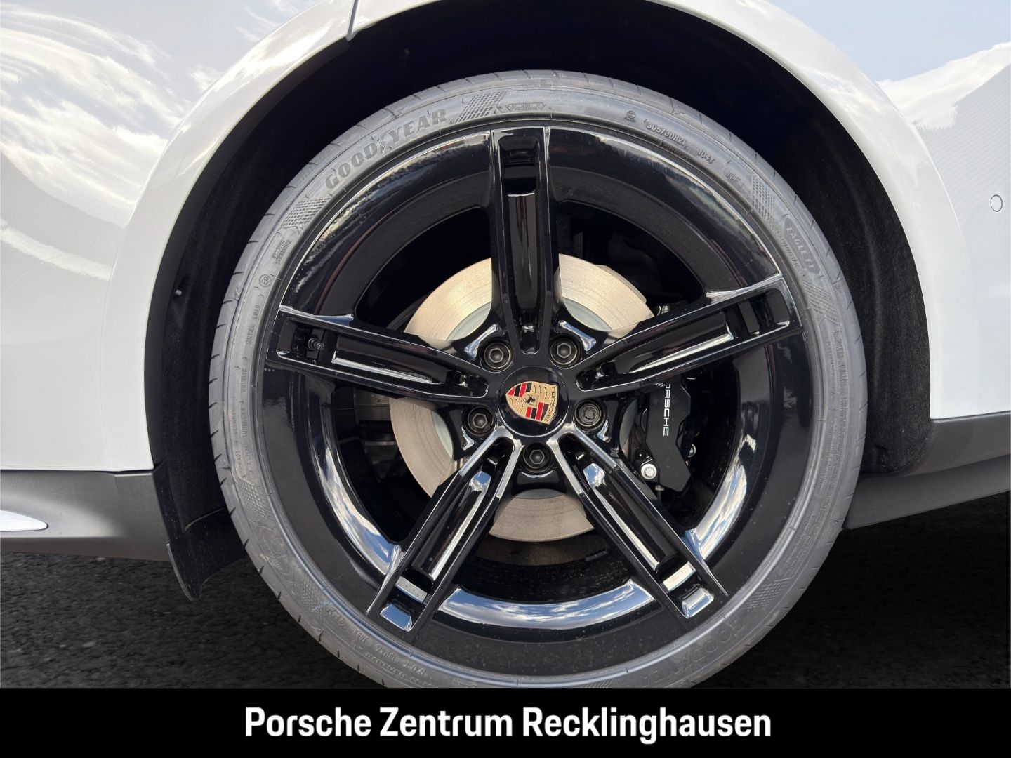 Porsche Taycan Black Edition SportDesign Paket Luftfeder foto 16
