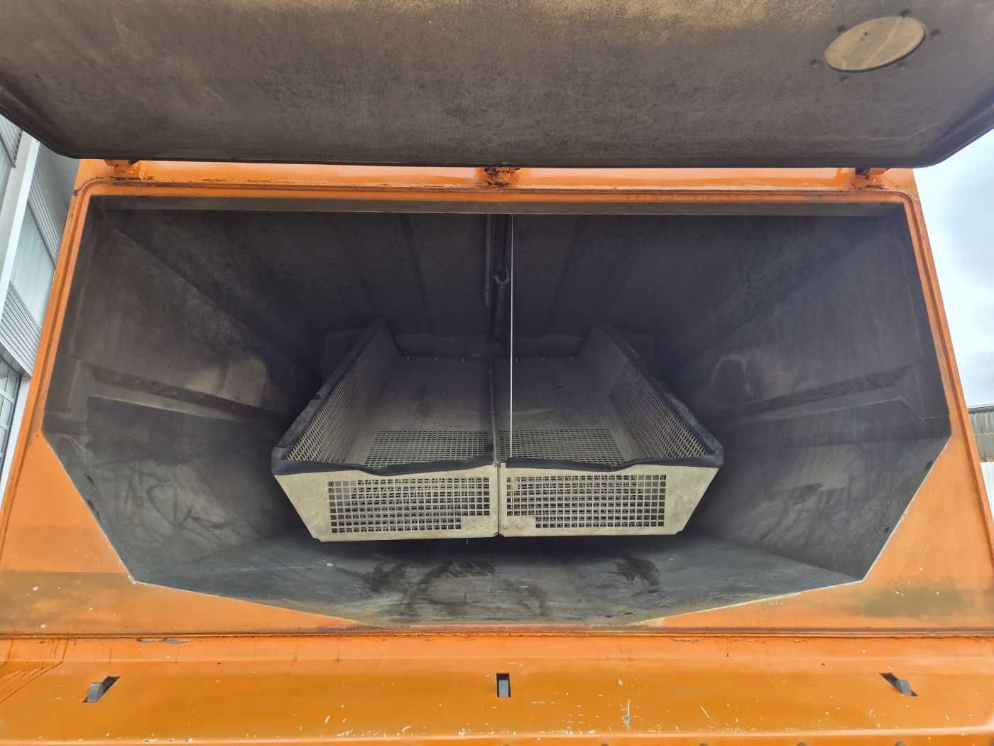 Fahrzeugabbildung Mercedes-Benz Actros 2032 A 4x4 Bucher STKF 9500 Airport 30x