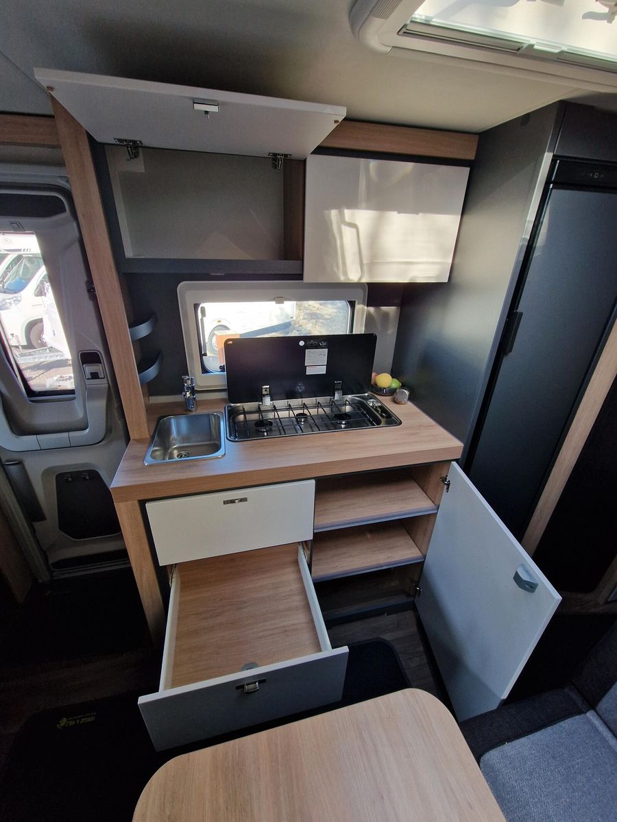 Fahrzeugabbildung Knaus Sport 500 KD 3 Stockbett mit Garagentür, 1800 kg