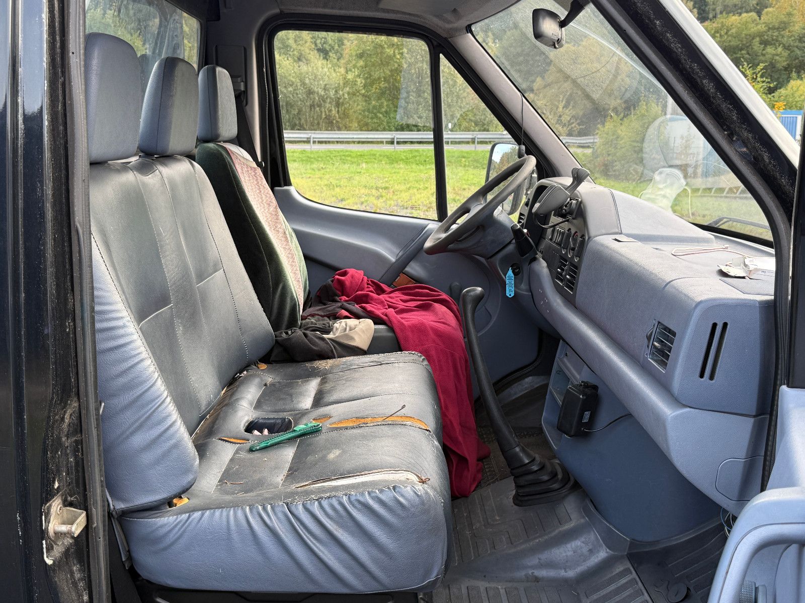 Fahrzeugabbildung Mercedes-Benz Sprinter 412 D Abschleppwagen Klima 3-Sitzer