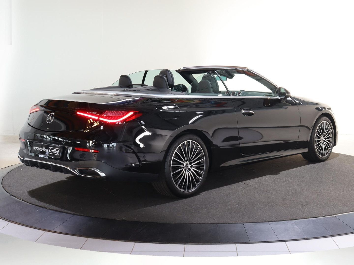Mercedes-Benz CLE 200 Cabrio AMG Line | Winter pakket | Nekver imagem 2