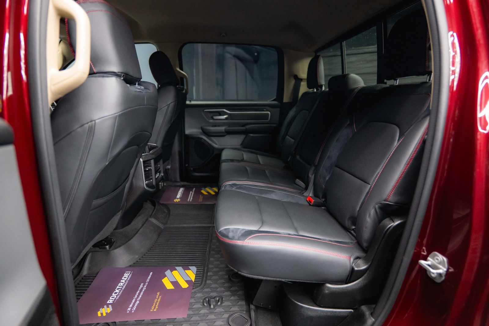 Fahrzeugabbildung Dodge RAM 5.7 V8 HEMI 4x4 OFFROAD Night-Paket *LED*19%