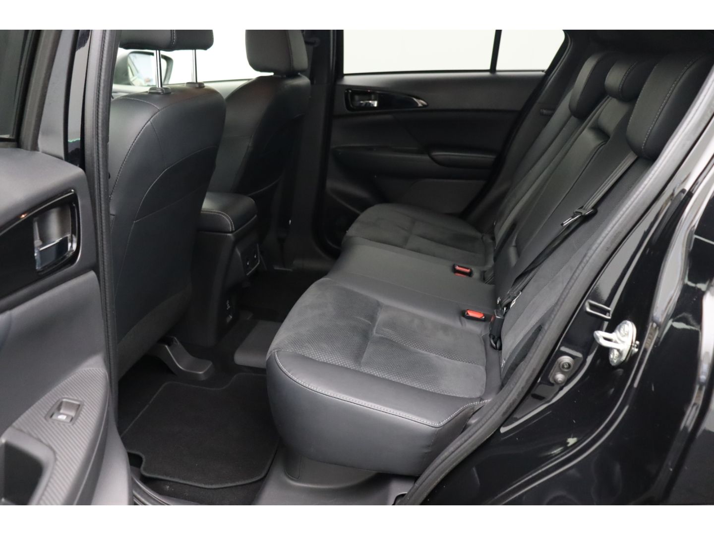 Fahrzeugabbildung Mitsubishi Eclipse Cross Plus Select 2.4 4WD ACC 360 Kamera