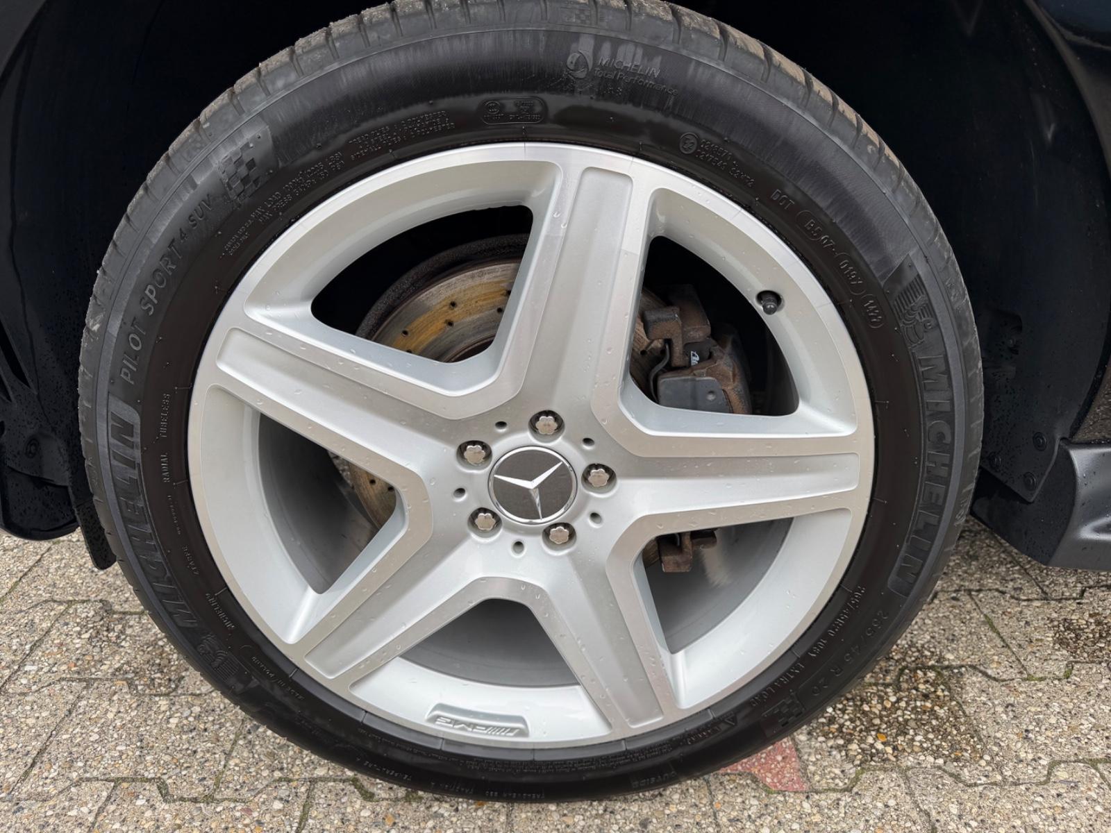 Mercedes-Benz ML 350 CDI 4Matic AMG PAKET 1.HD Leder H&K