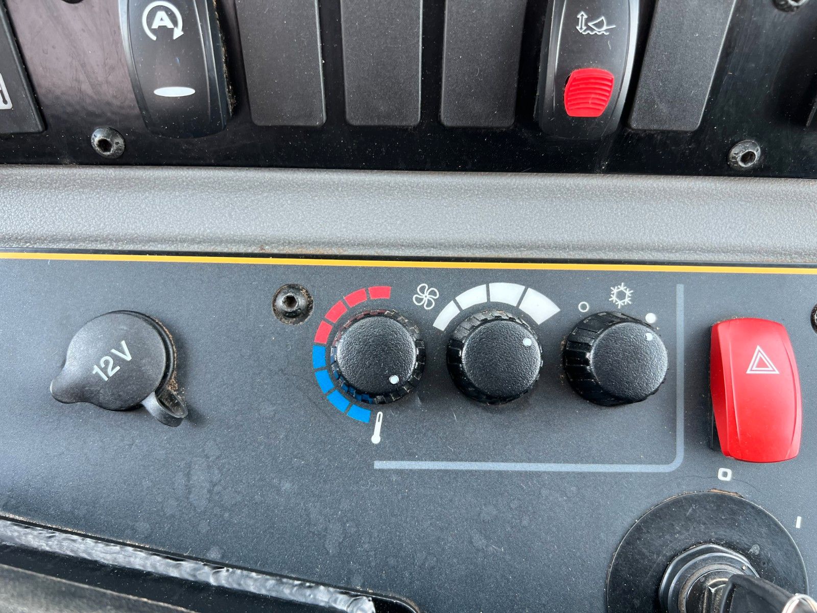 Fahrzeugabbildung JCB 409 SV / nur 2.496h / Klima Klappschaufel Gabel