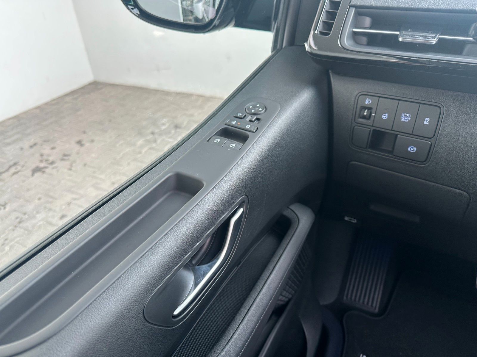 Fahrzeugabbildung Hyundai Staria Signature Hybrid 1.6l 215PS Panorama/Navi