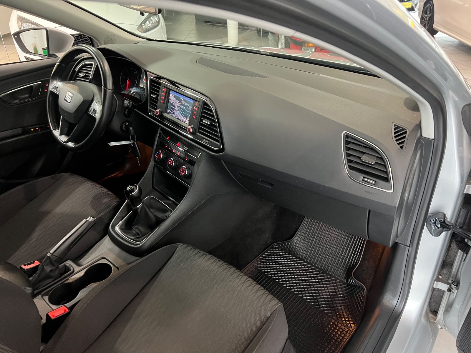 Fahrzeugabbildung SEAT Leon ST 1.6 TDI Style *NAVI*SITZHEIZUNG*