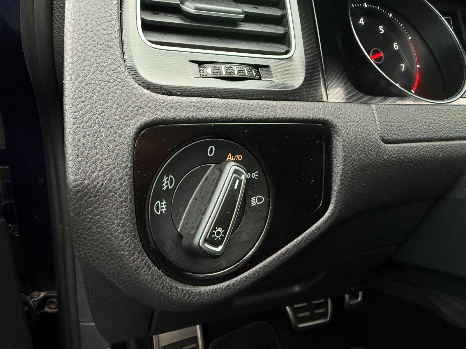 Fahrzeugabbildung Volkswagen Golf VII Lim. GTI BMT*Pano*Leder*Standheizung*