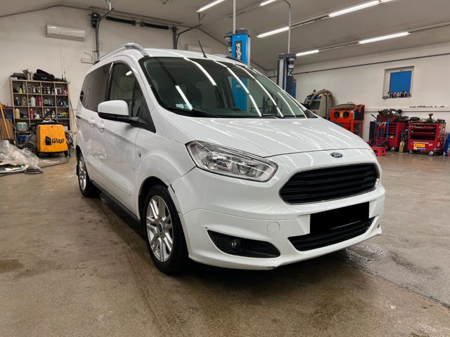 Ford Tourneo Courier Titanium KLIMA/PDC/TEMPOMAT