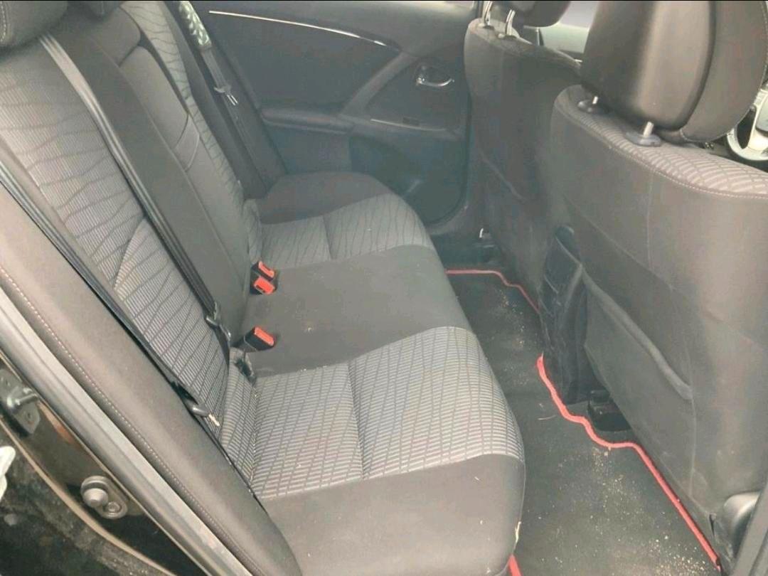 Toyota Avensis 2012 — photo 13