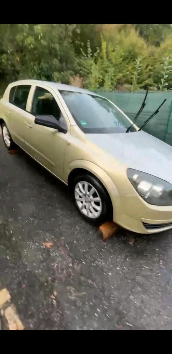 Opel Astra 2004 — rear view