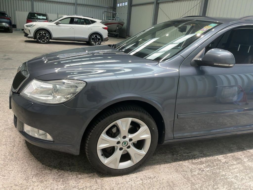 2.0 TDI Xenon AHK Schiebedach Tempo SHZ