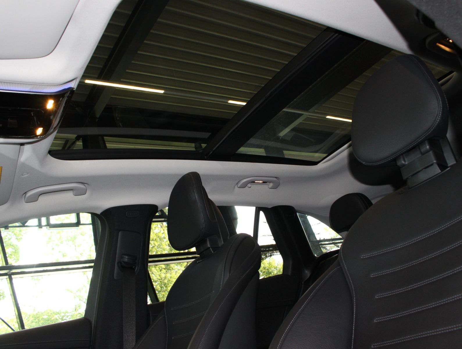 Fahrzeugabbildung Mercedes-Benz GLC 200 4Matic AMG Line*Pano*Burmester*Ambiente