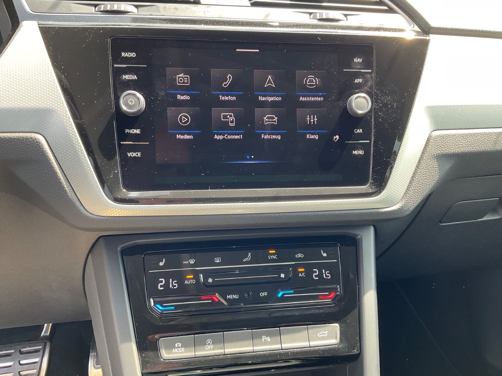 Fahrzeugabbildung Volkswagen Touran 2.0 TDI DSG MOVE,7 Sitze,LED,Kamera,AHK