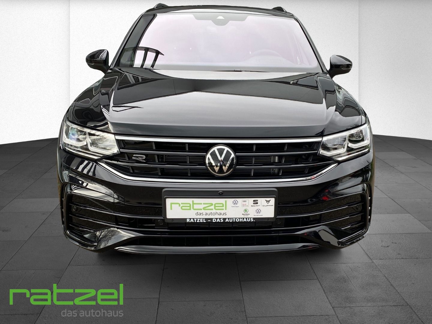 Fahrzeugabbildung Volkswagen Tiguan R-Line 4Motion 2.0 TSI+AHK+NAVI+STANDHEIZ