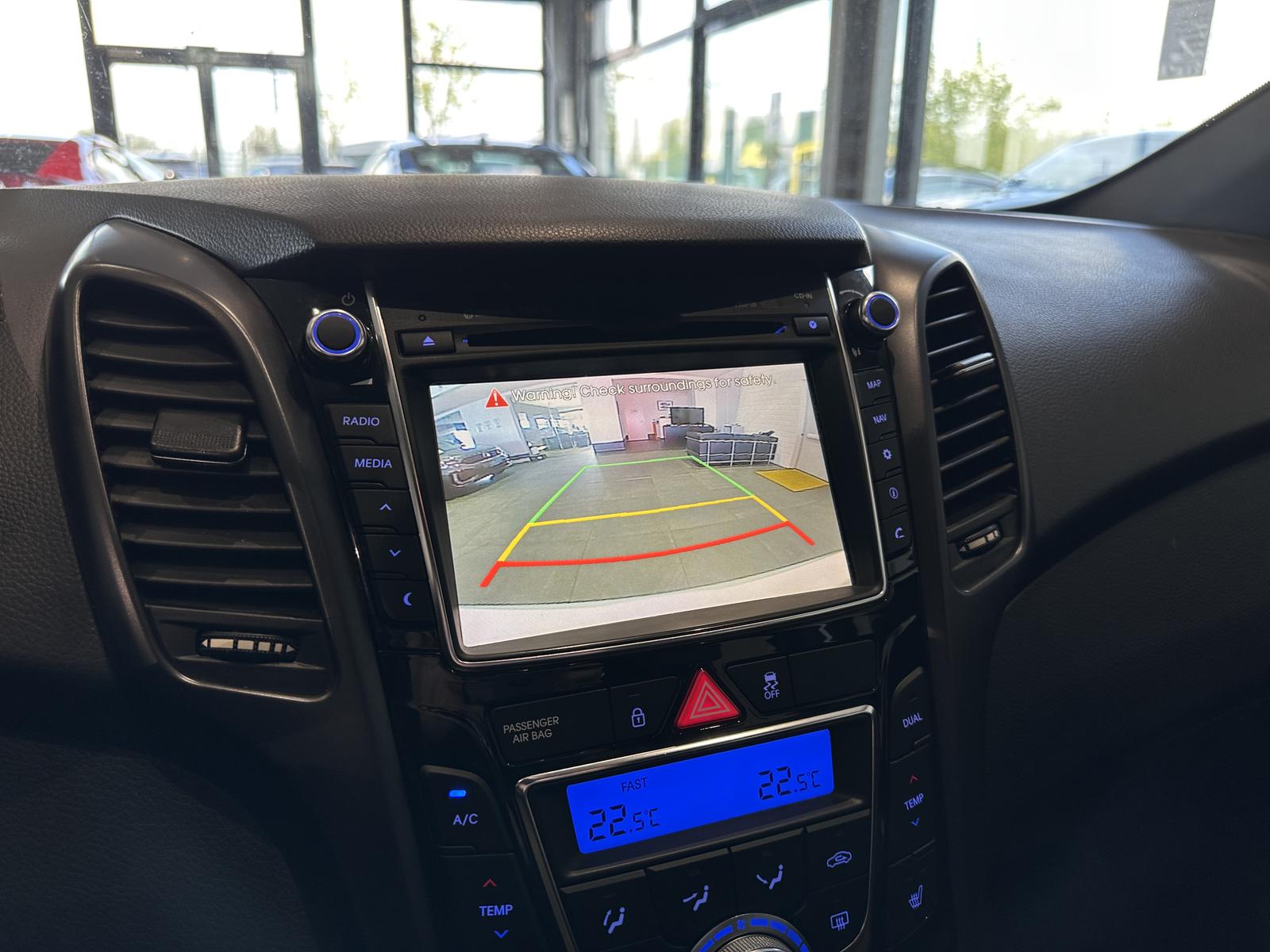 Hyundai i30 Turbo *1. HAND, NAVI, RFK, SCHECKHEFT*