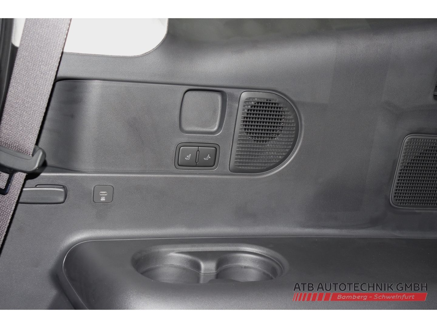 Fahrzeugabbildung Hyundai IONIQ 9 6-Sitzer MY26 UNIQ 110 kWh 307 PS PANO-D