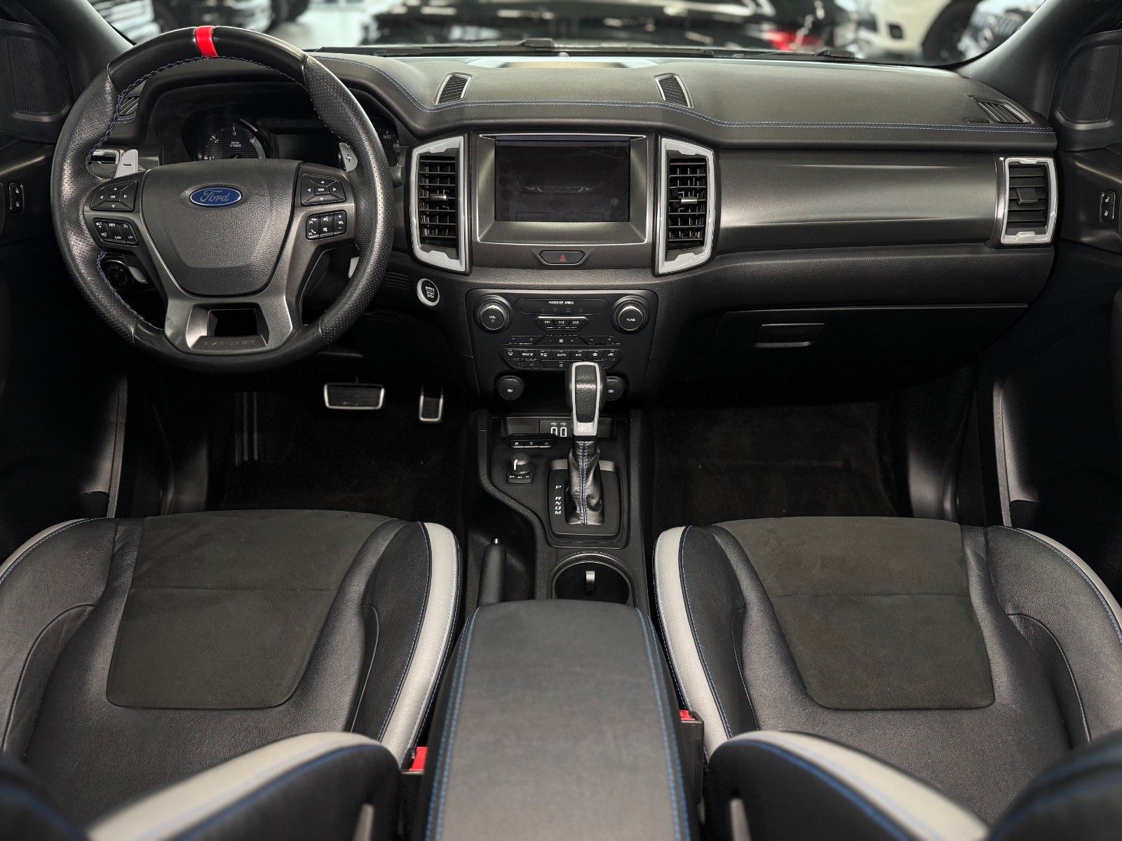 Fahrzeugabbildung Ford Ranger 2.0TDCi Panther Raptor DoKa 4x4 Standhzg.