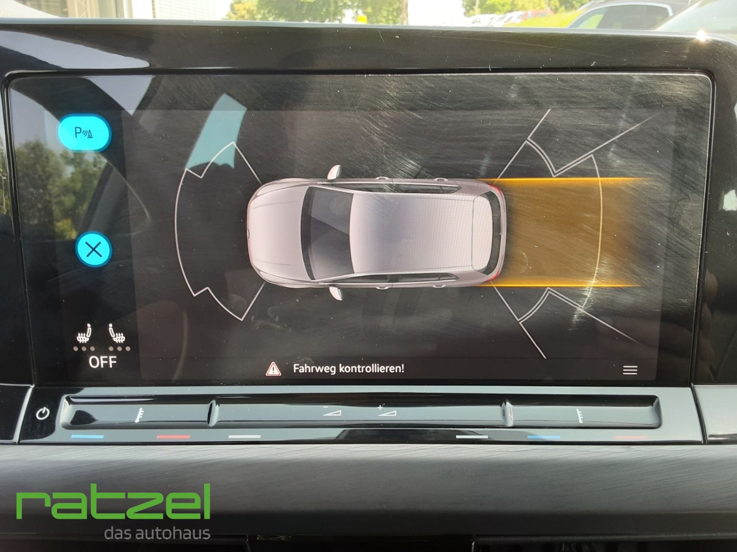 Fahrzeugabbildung Volkswagen Golf VIII Style 1.5 eTSI DSG  Memory Sitze Massa